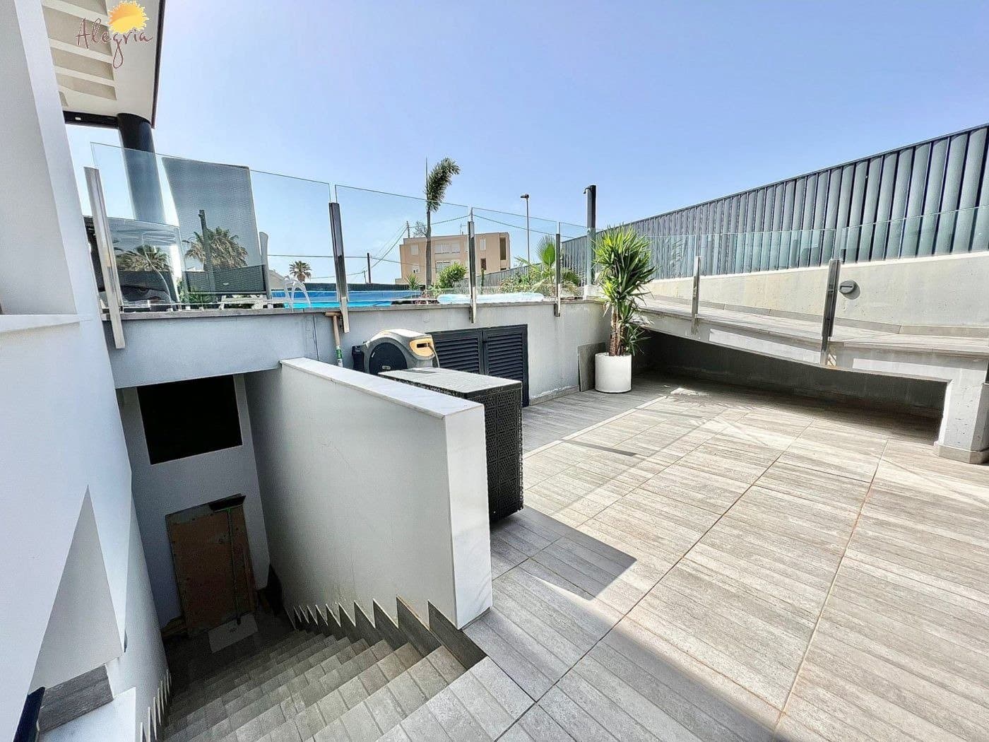 4 soverom Villa til salgs i Torrevieja med svømmebasseng garasje - € 999 900 (Ref: 7197632)