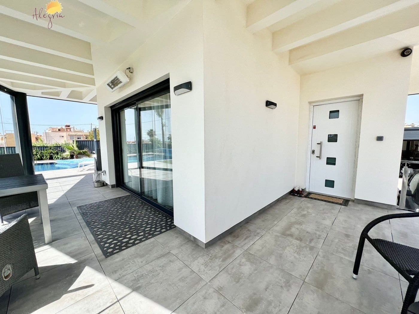 4 soverom Villa til salgs i Torrevieja med svømmebasseng garasje - € 999 900 (Ref: 7197632)