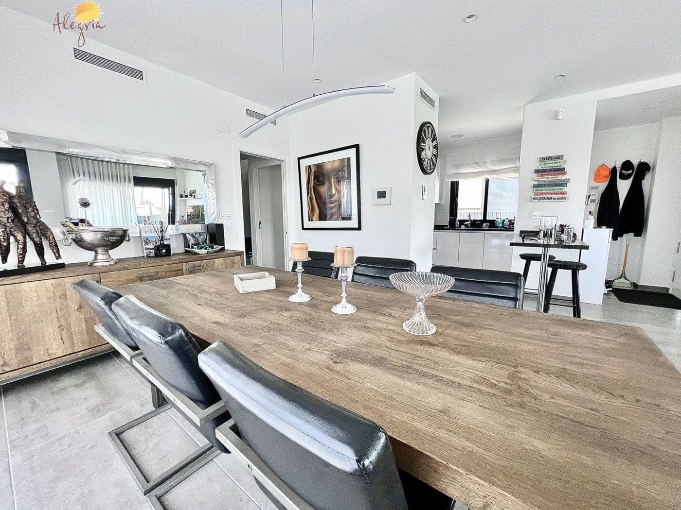 4 soverom Villa til salgs i Torrevieja med svømmebasseng garasje - € 999 900 (Ref: 7197632)