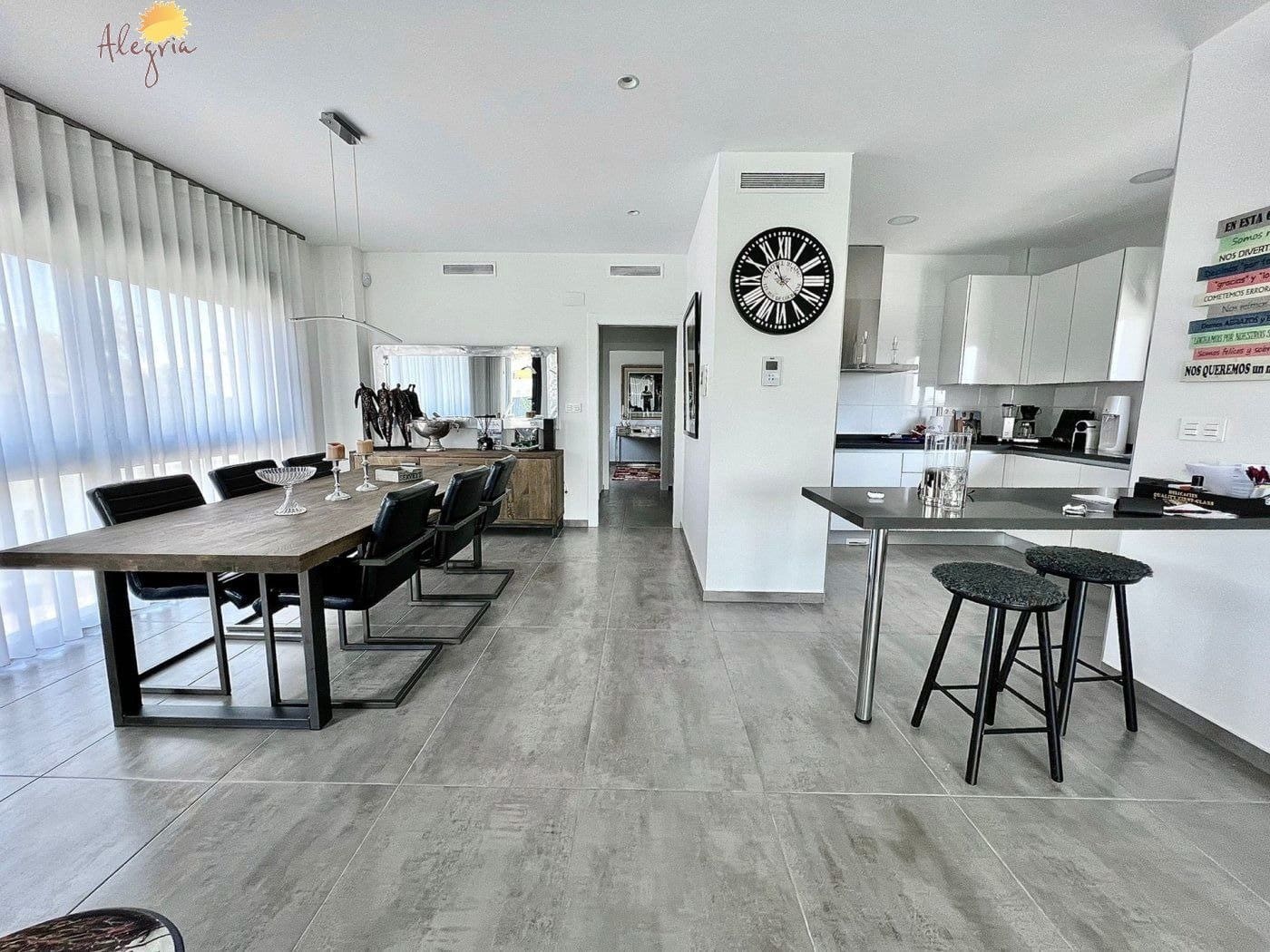 4 soverom Villa til salgs i Torrevieja med svømmebasseng garasje - € 999 900 (Ref: 7197632)