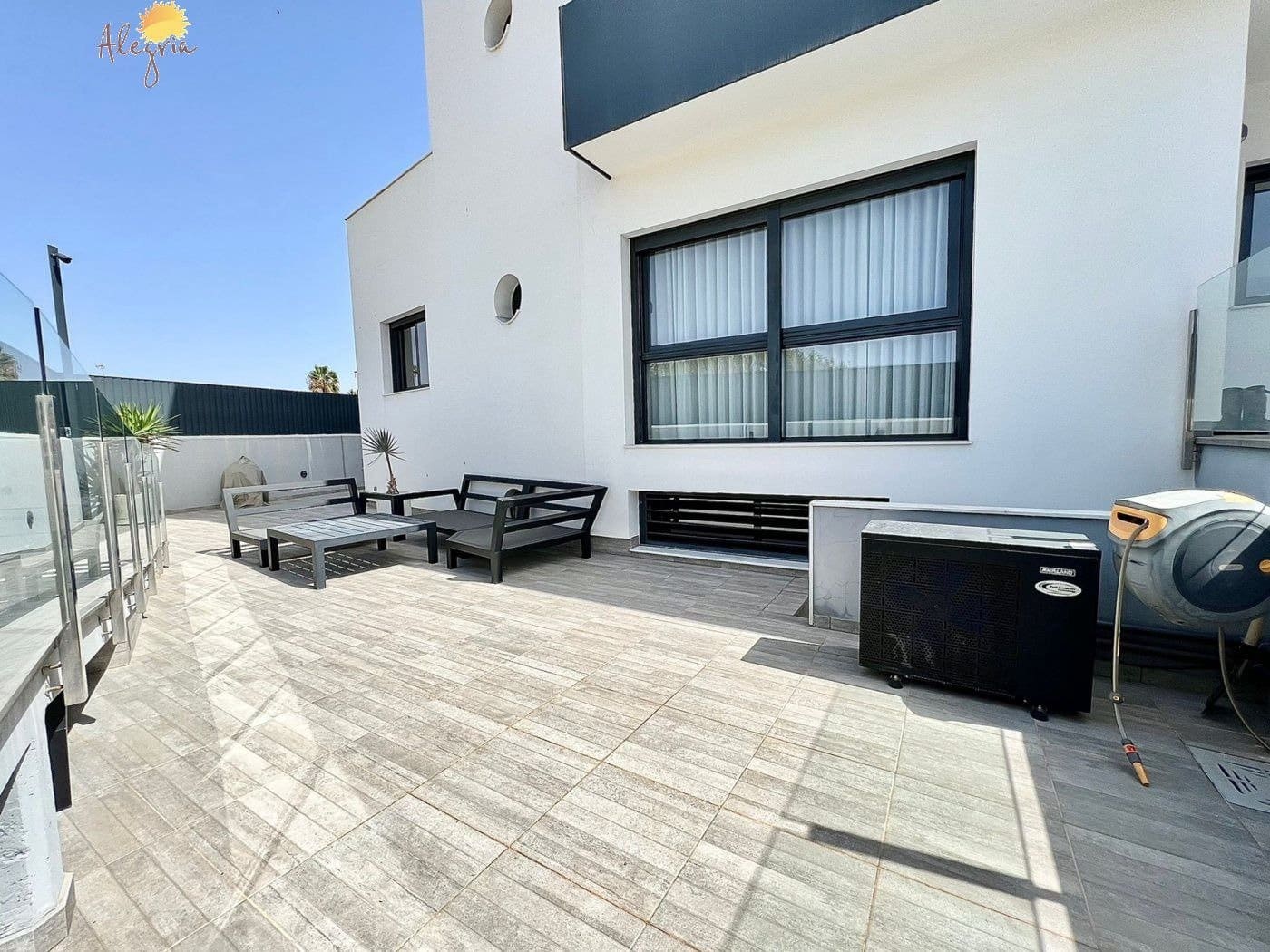 4 soverom Villa til salgs i Torrevieja med svømmebasseng garasje - € 999 900 (Ref: 7197632)