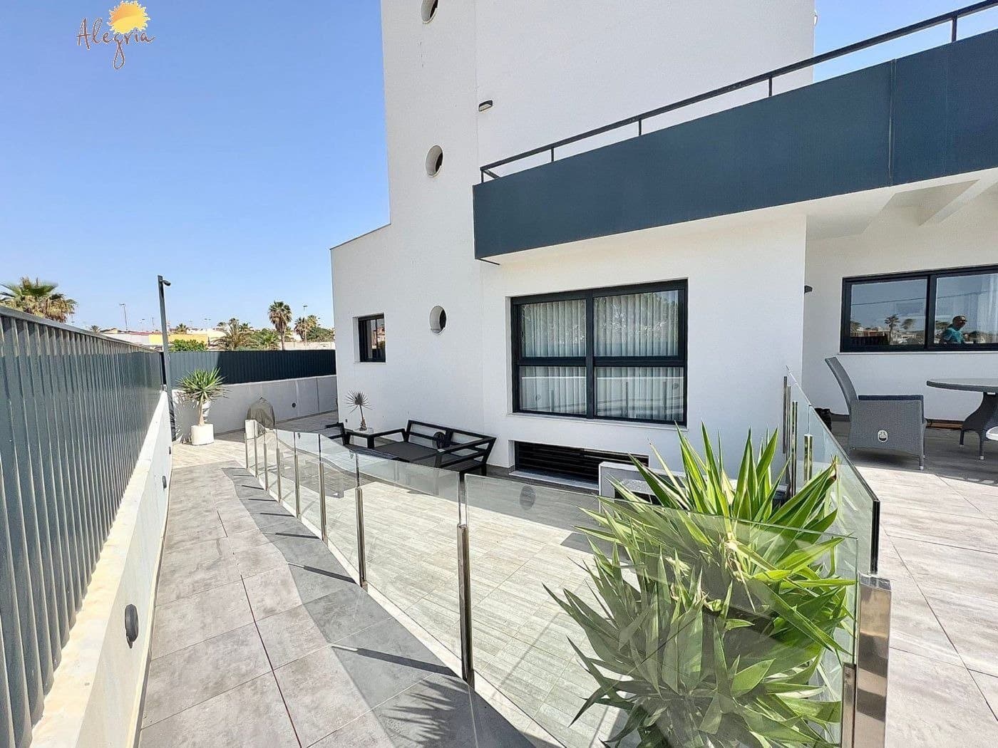 4 soverom Villa til salgs i Torrevieja med svømmebasseng garasje - € 999 900 (Ref: 7197632)