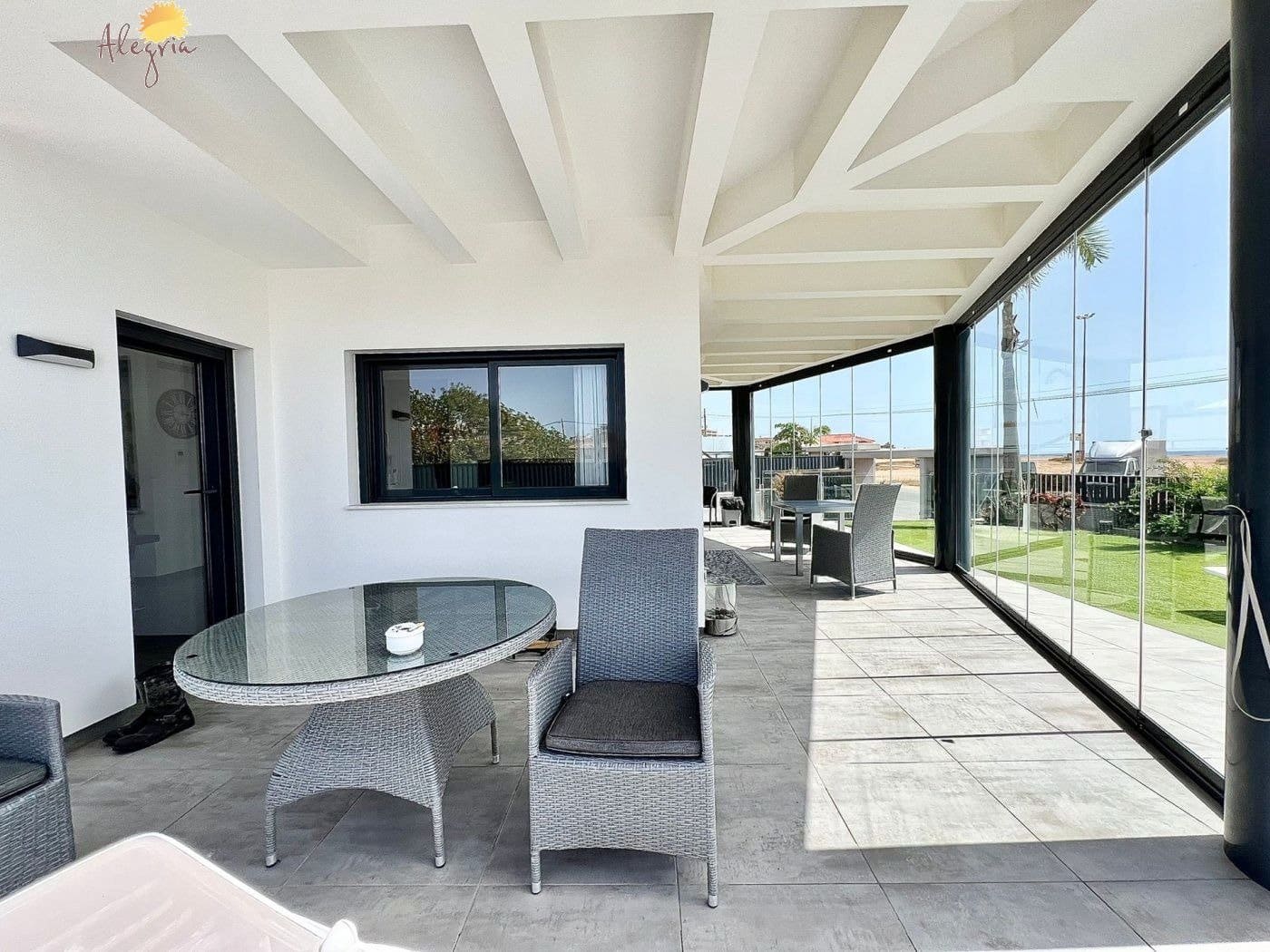 4 soverom Villa til salgs i Torrevieja med svømmebasseng garasje - € 999 900 (Ref: 7197632)