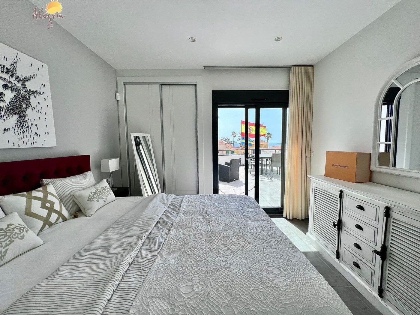 4 soverom Villa til salgs i Torrevieja med svømmebasseng garasje - € 999 900 (Ref: 7197632)