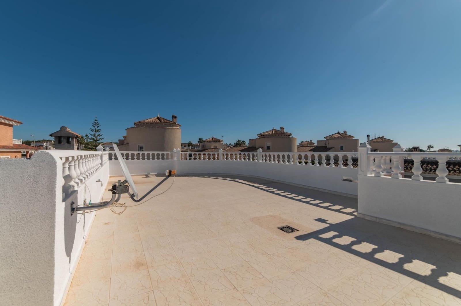 2 bedroom Villa for sale in Torrevieja with pool garage - € 348,000 (Ref: 9674298)