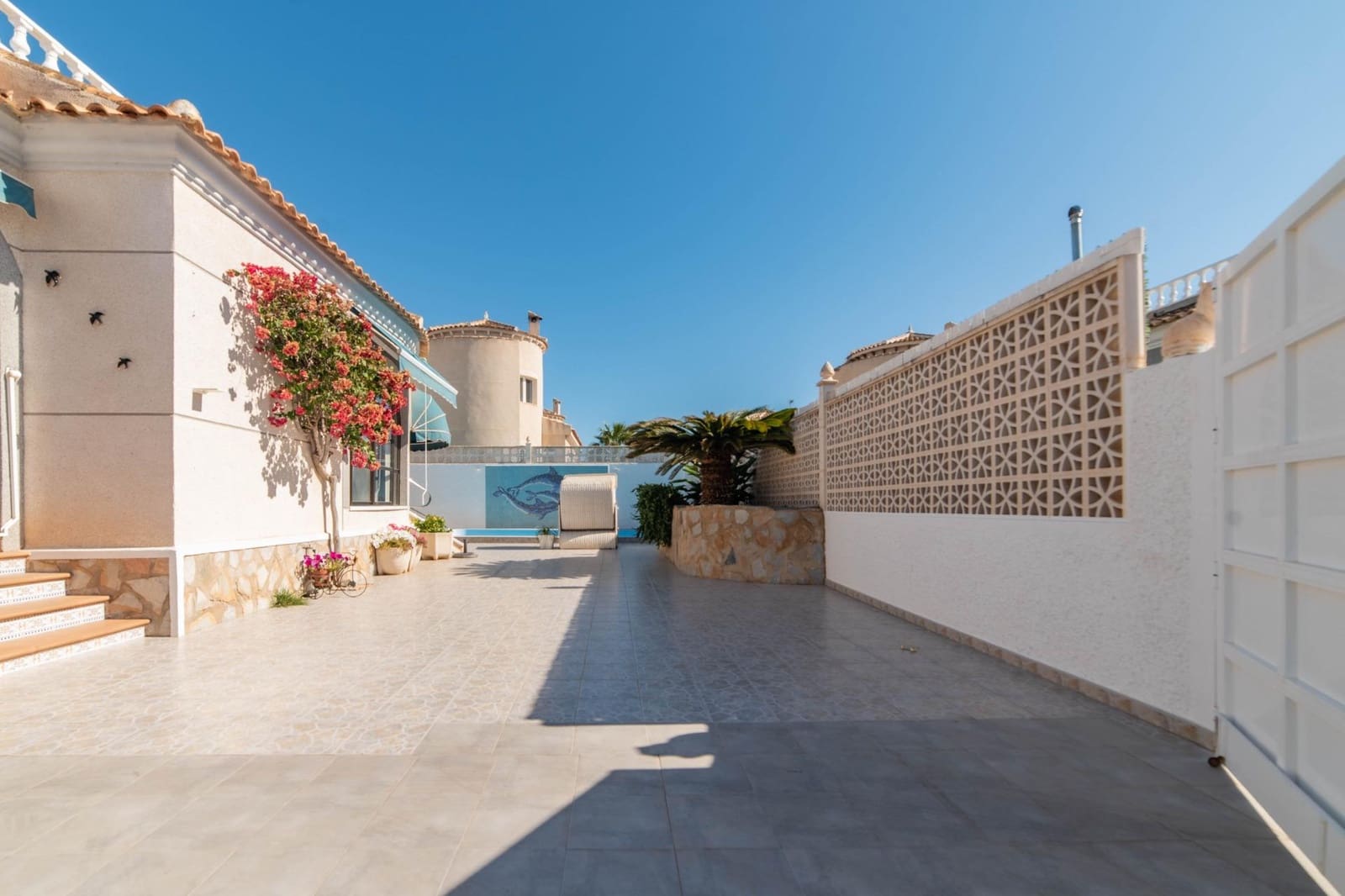 2 bedroom Villa for sale in Torrevieja with pool garage - € 348,000 (Ref: 9674298)