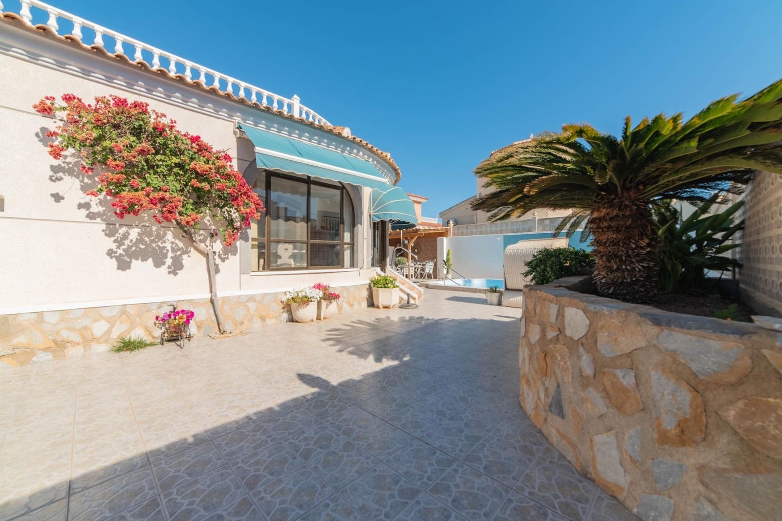 2 bedroom Villa for sale in Torrevieja with pool garage - € 348,000 (Ref: 9674298)