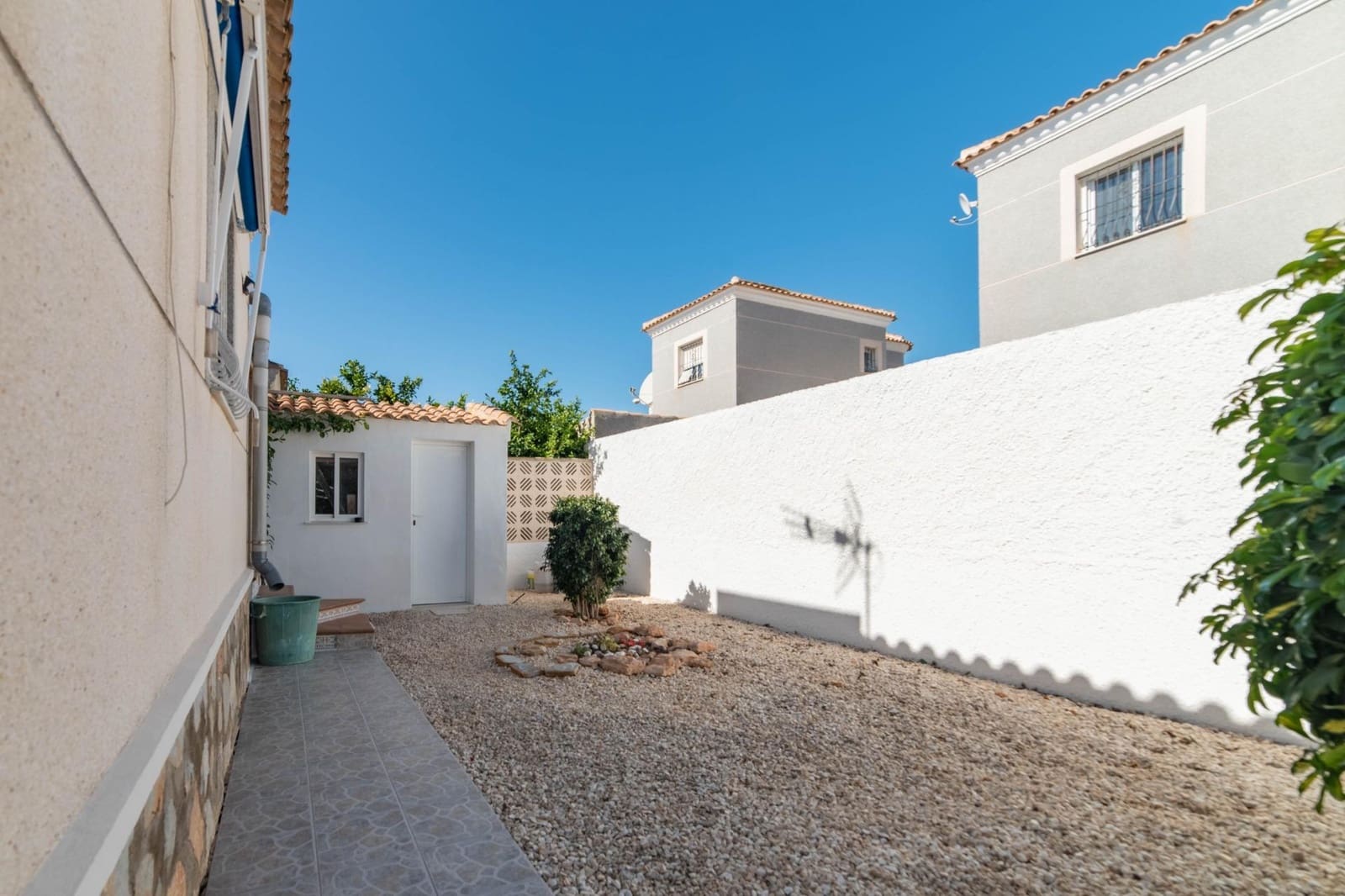 2 bedroom Villa for sale in Torrevieja with pool garage - € 348,000 (Ref: 9674298)