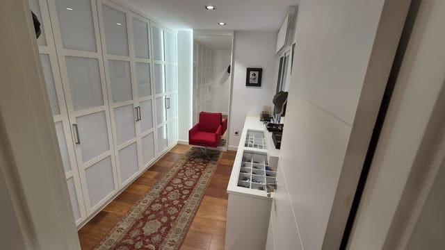 4 bedroom Apartment for sale in Centro, Torrevieja with garage - € 330,000 (Ref: 10026253)