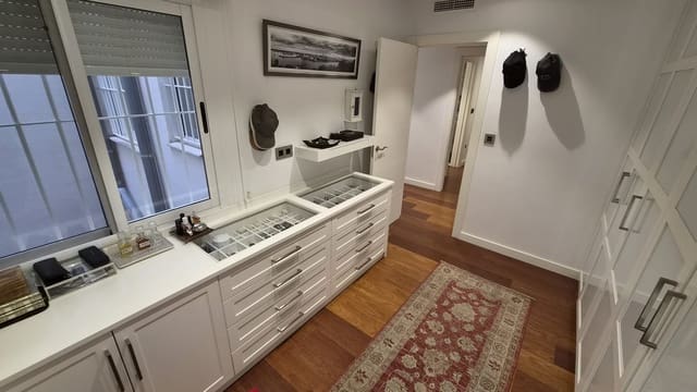 4 bedroom Apartment for sale in Centro, Torrevieja with garage - € 330,000 (Ref: 10026253)