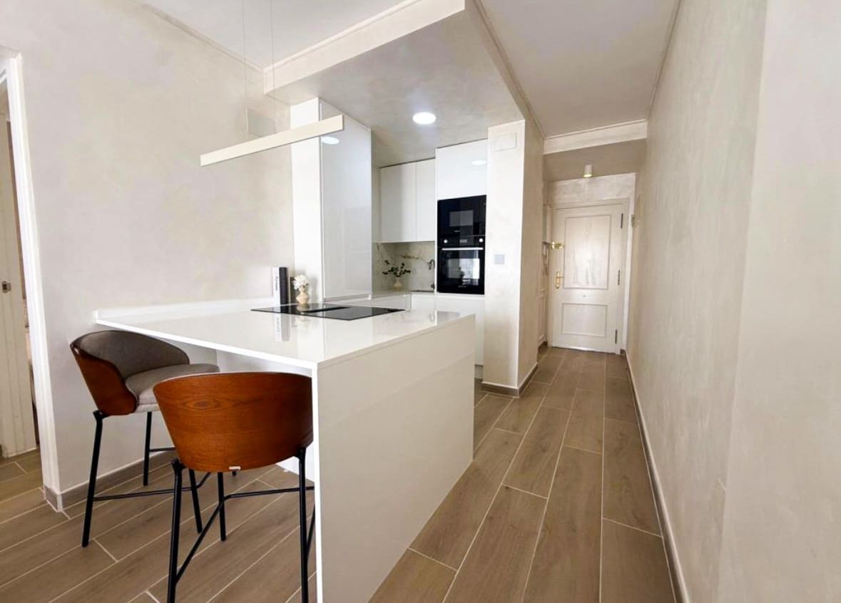 2 makuuhuone Kattohuoneisto myytävänä paikassa Torrevieja mukana uima-altaan - 159 995 € (Ref: 10043597)