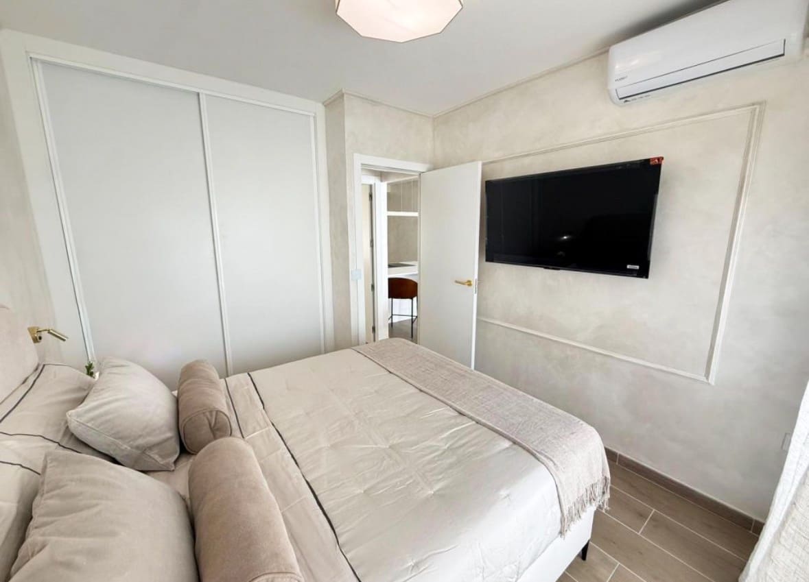 2 makuuhuone Kattohuoneisto myytävänä paikassa Torrevieja mukana uima-altaan - 159 995 € (Ref: 10043597)