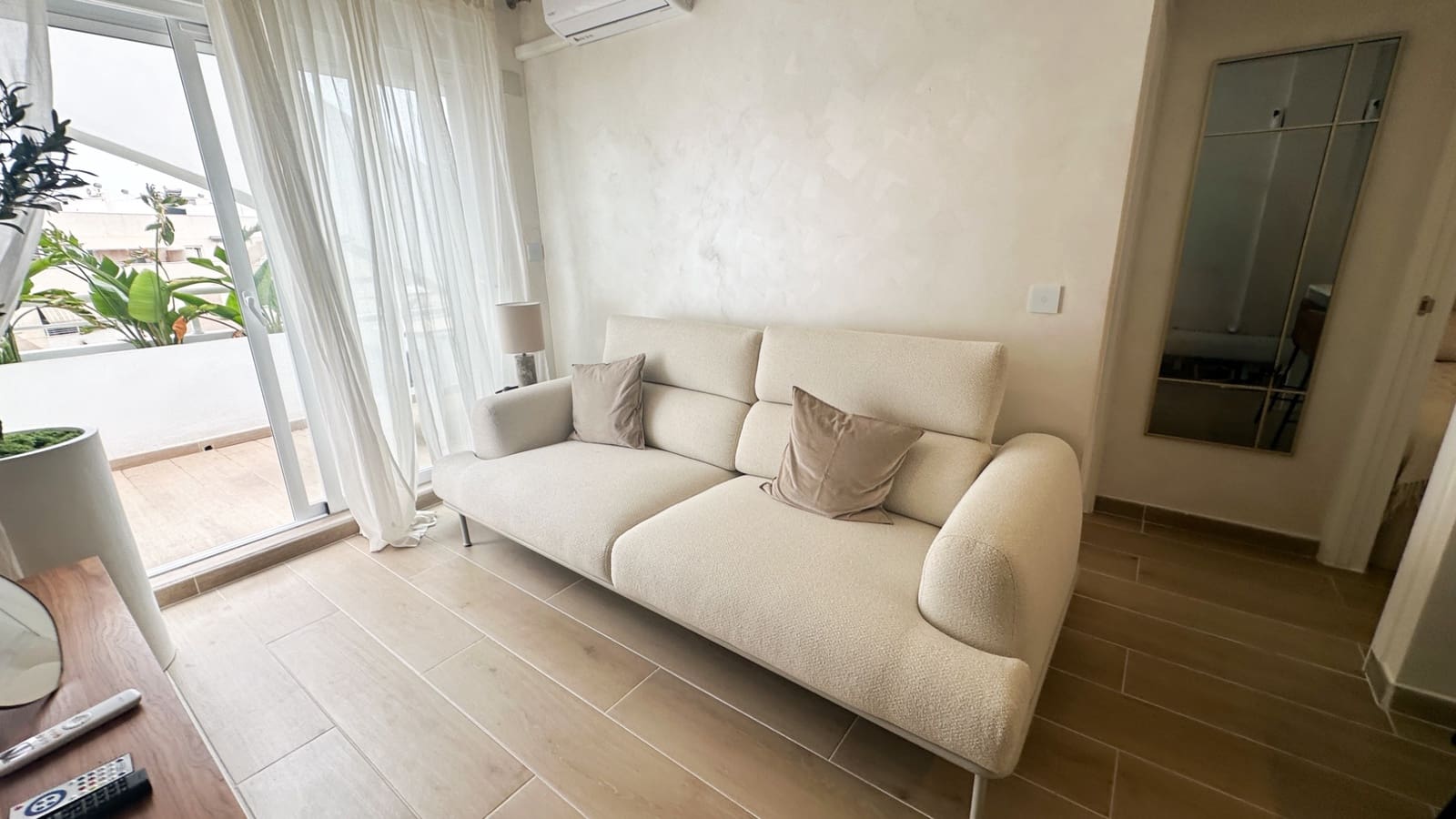 2 makuuhuone Kattohuoneisto myytävänä paikassa Torrevieja mukana uima-altaan - 159 995 € (Ref: 10043597)