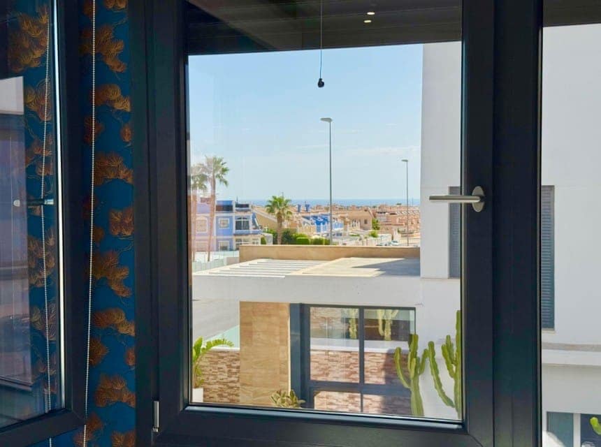 3 soverom Villa til salgs i Orihuela Costa med svømmebasseng garasje - € 570 000 (Ref: 10079790)