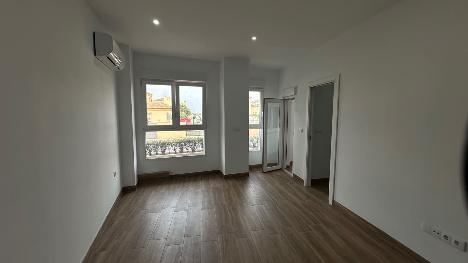 1 sypialnia Apartament na sprzedaż w Torrevieja z basenem - 147 000 € (Ref: 10135097)