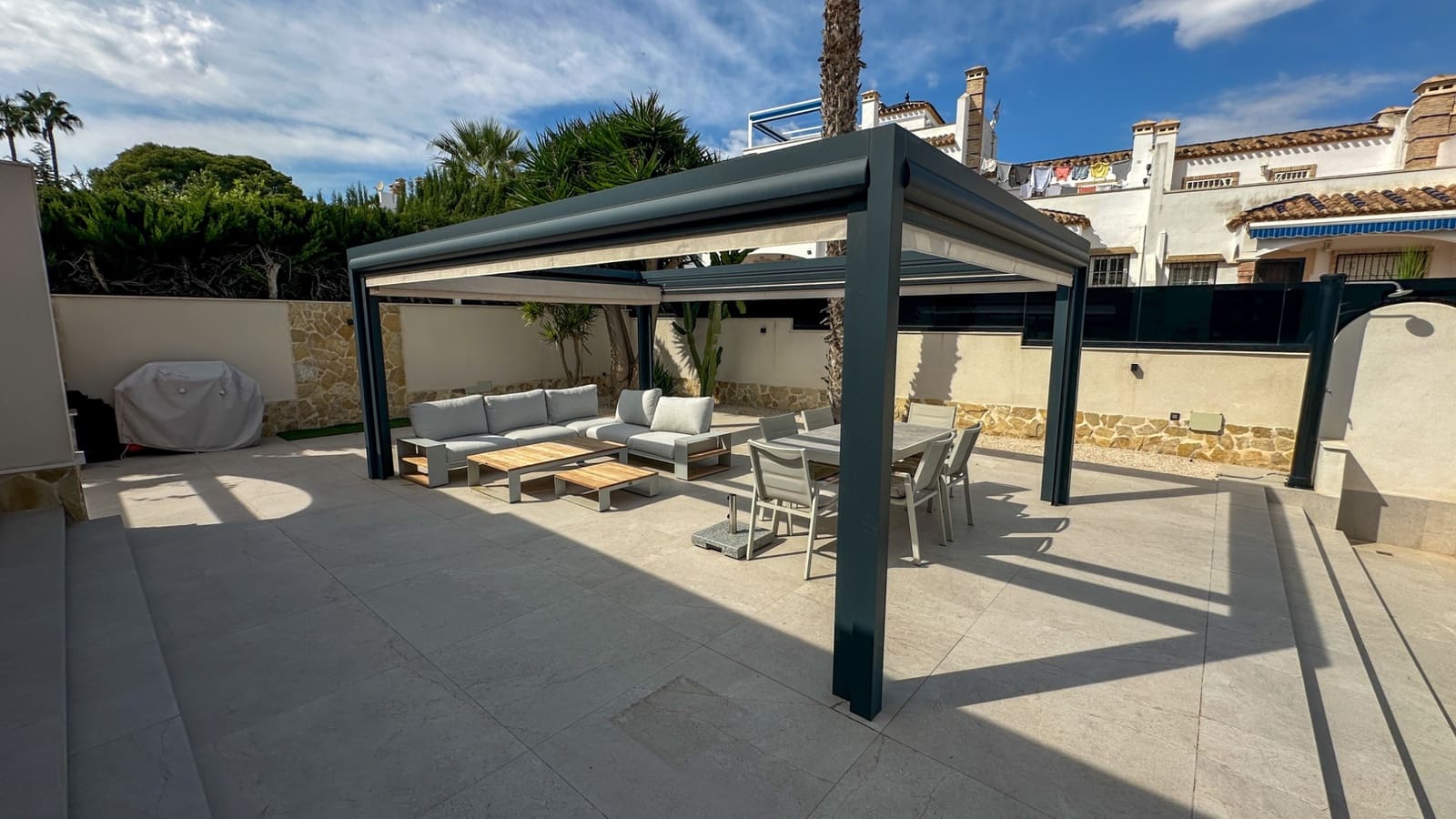3 soveværelse Villa til salg i Villamartin med swimmingpool garage - € 1.495.000 (Ref: 10175730)