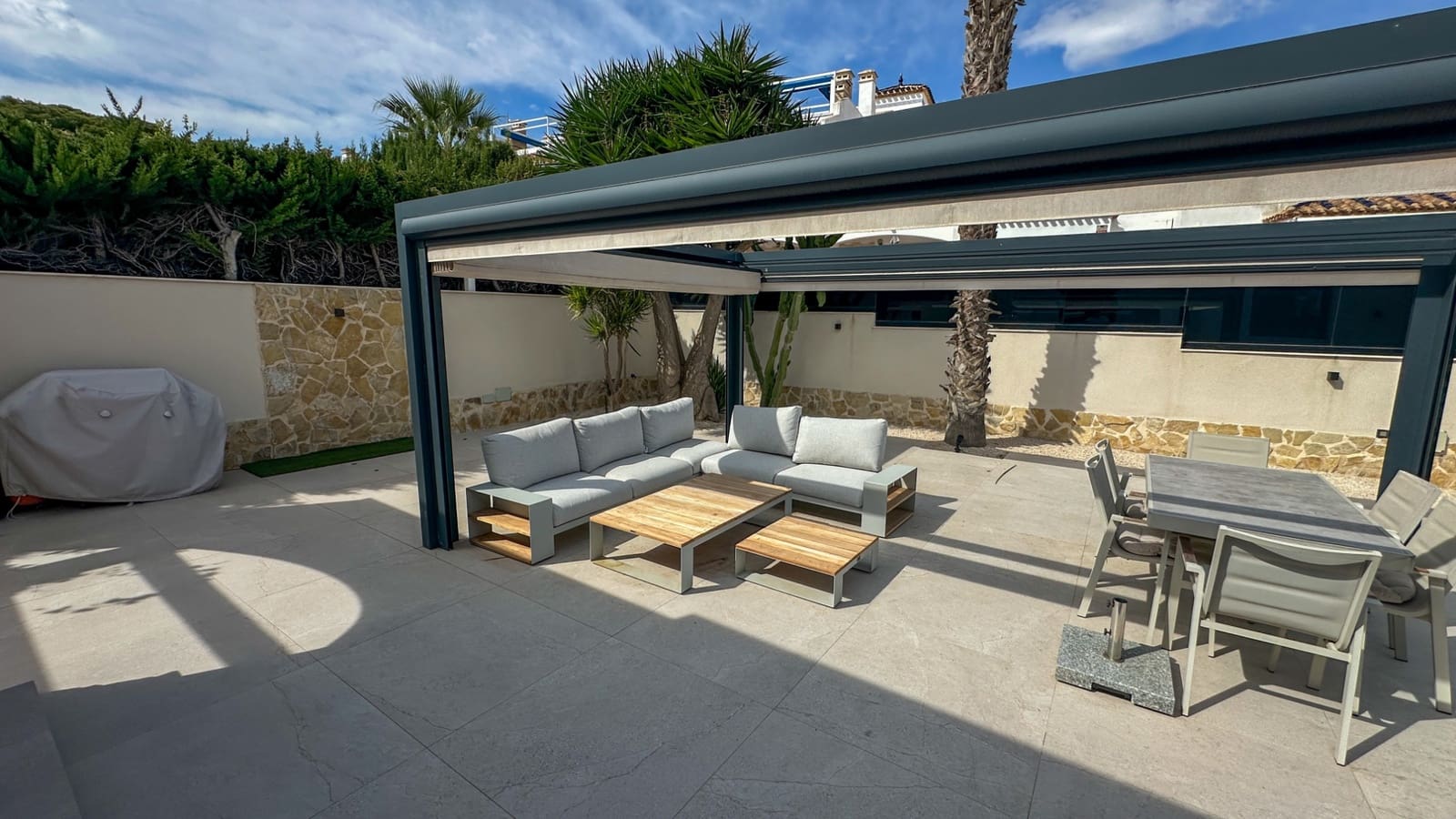3 soveværelse Villa til salg i Villamartin med swimmingpool garage - € 1.495.000 (Ref: 10175730)