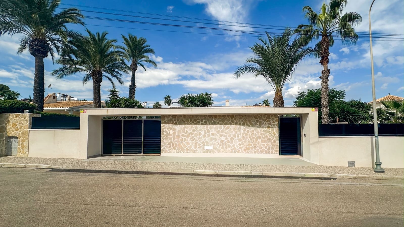 3 soveværelse Villa til salg i Villamartin med swimmingpool garage - € 1.495.000 (Ref: 10175730)