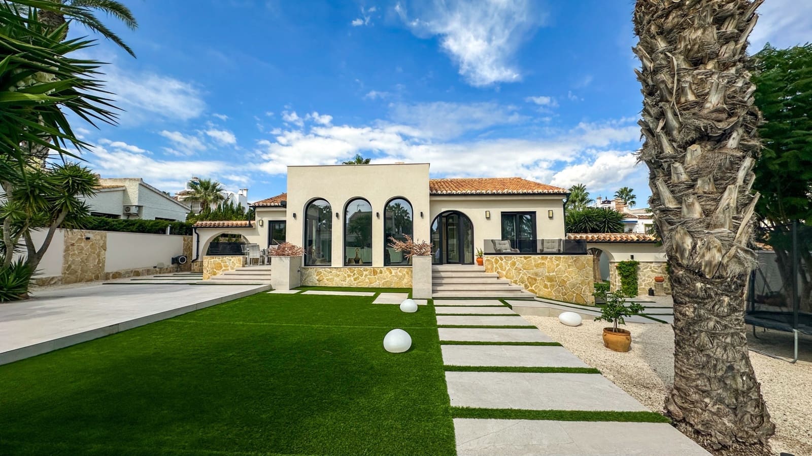 3 soveværelse Villa til salg i Villamartin med swimmingpool garage - € 1.495.000 (Ref: 10175730)