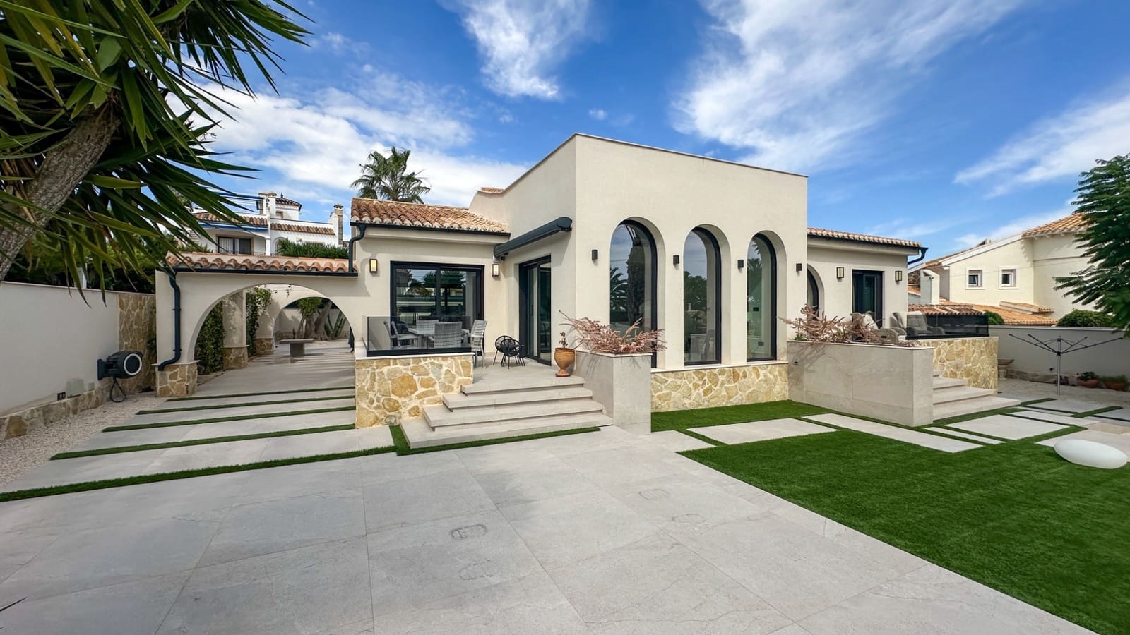 3 soveværelse Villa til salg i Villamartin med swimmingpool garage - € 1.495.000 (Ref: 10175730)