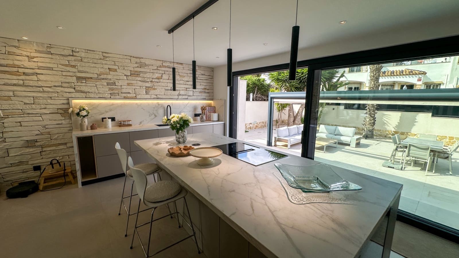3 soveværelse Villa til salg i Villamartin med swimmingpool garage - € 1.495.000 (Ref: 10175730)