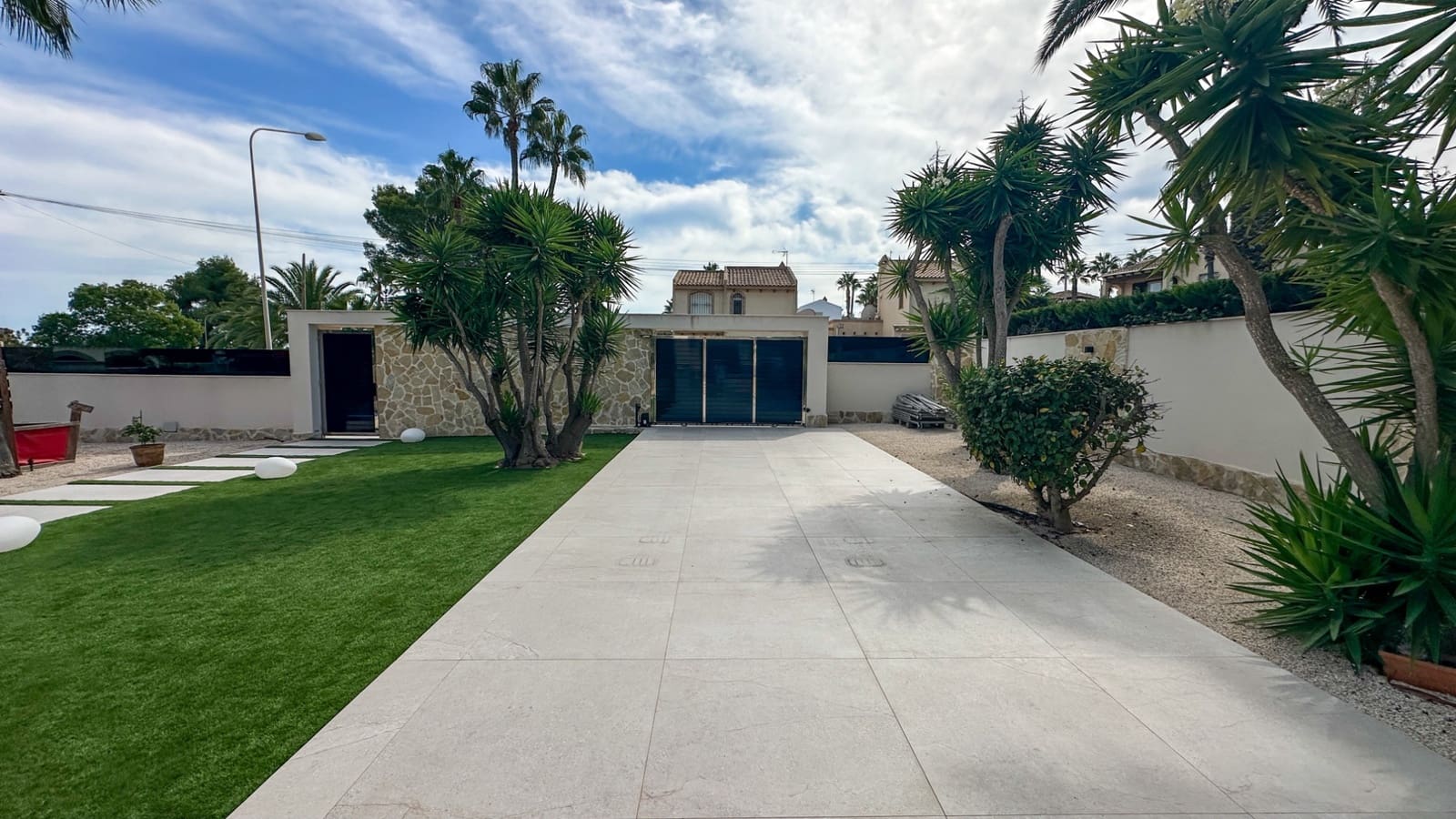 3 soveværelse Villa til salg i Villamartin med swimmingpool garage - € 1.495.000 (Ref: 10175730)
