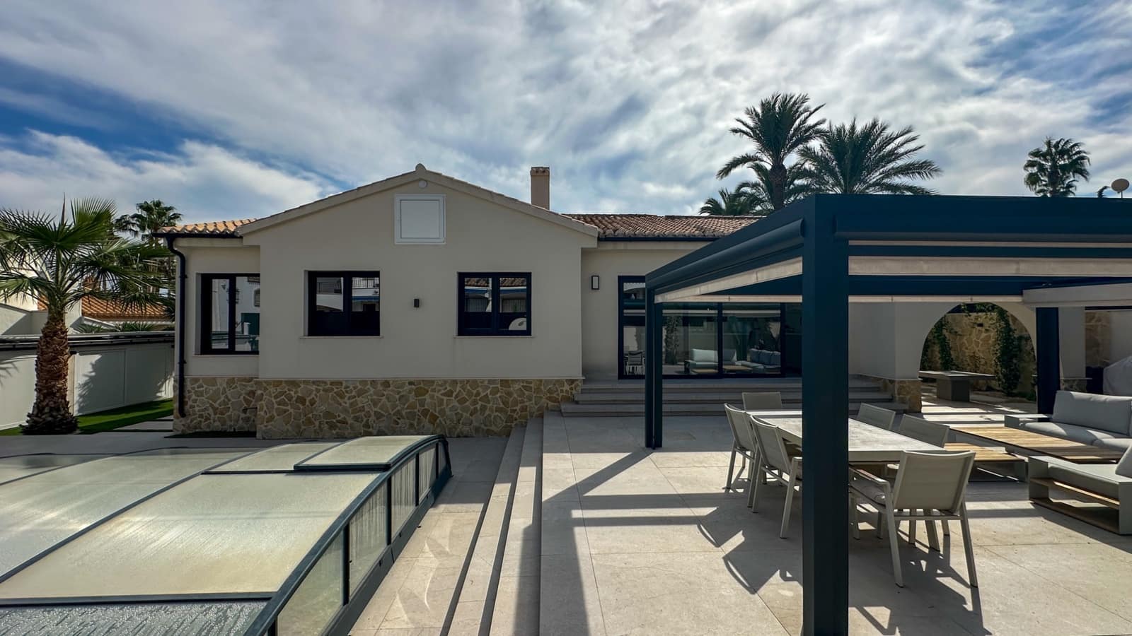 3 soveværelse Villa til salg i Villamartin med swimmingpool garage - € 1.495.000 (Ref: 10175730)