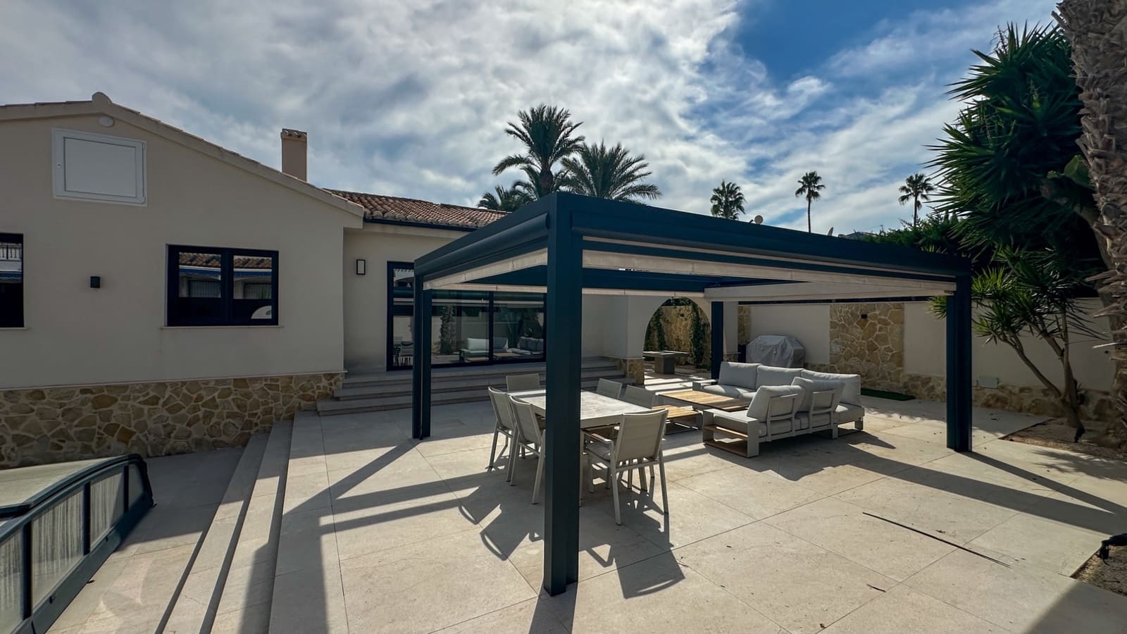 3 soveværelse Villa til salg i Villamartin med swimmingpool garage - € 1.495.000 (Ref: 10175730)