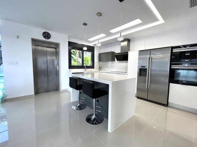 5 sovrum Villa till salu i San Miguel de Salinas med pool garage - 849 000 € (Ref: 8796353)