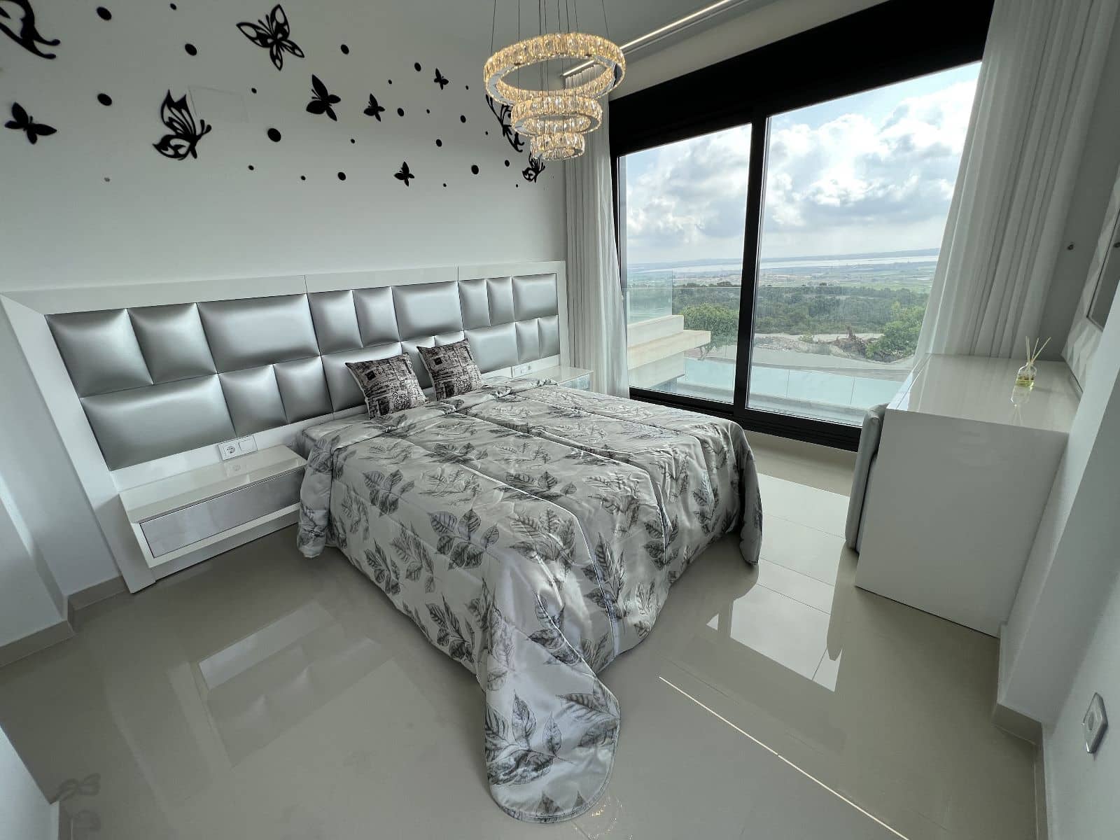 5 bedroom Villa for sale in San Miguel de Salinas with pool garage - € 849,000 (Ref: 8796353)