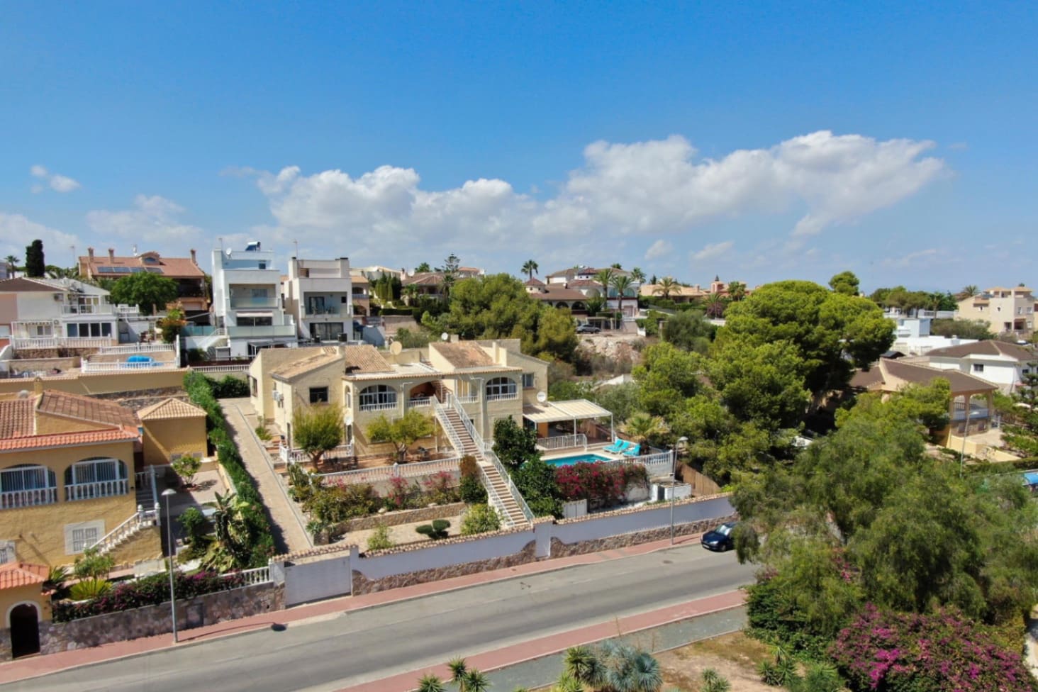 7 bedroom Villa for sale in Torrevieja with pool - € 1,090,000 (Ref: 8973108)