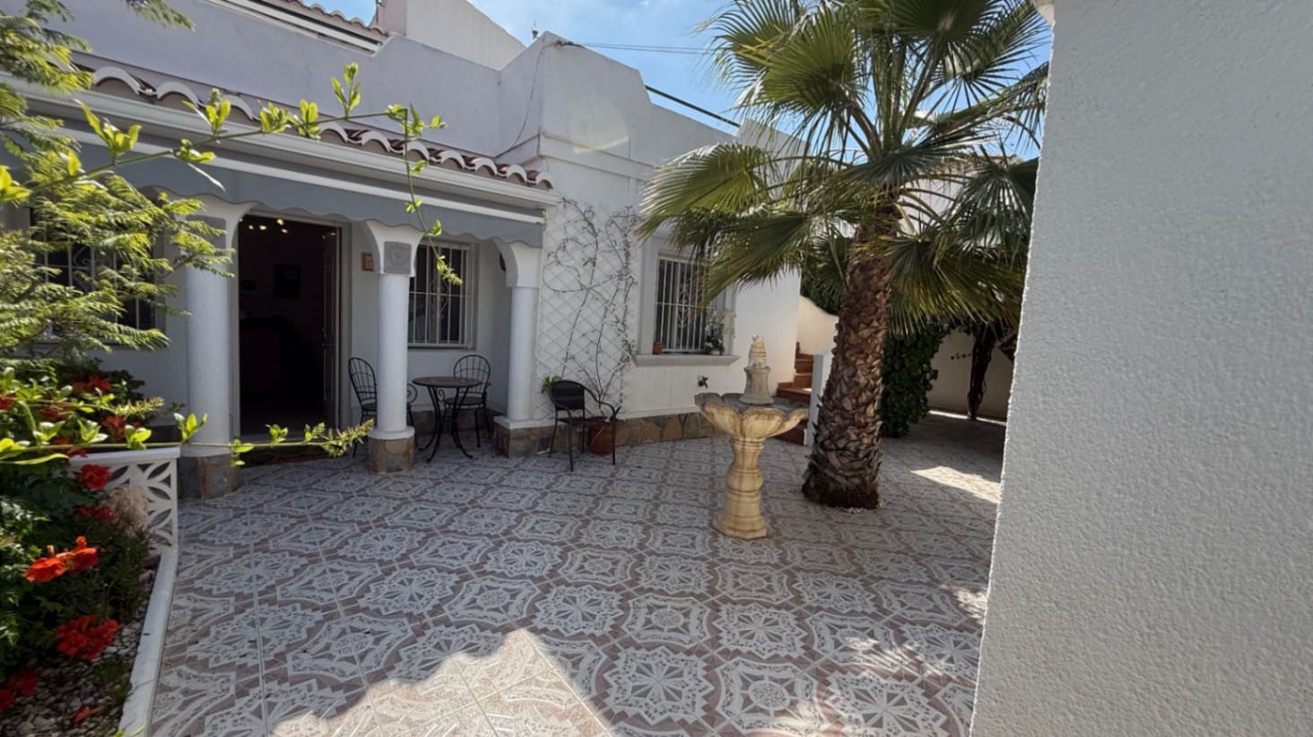 3 slaapkamer Rijtjeshuis te koop in Torrevieja met zwembad garage - € 399.000 (Ref: 9015749)
