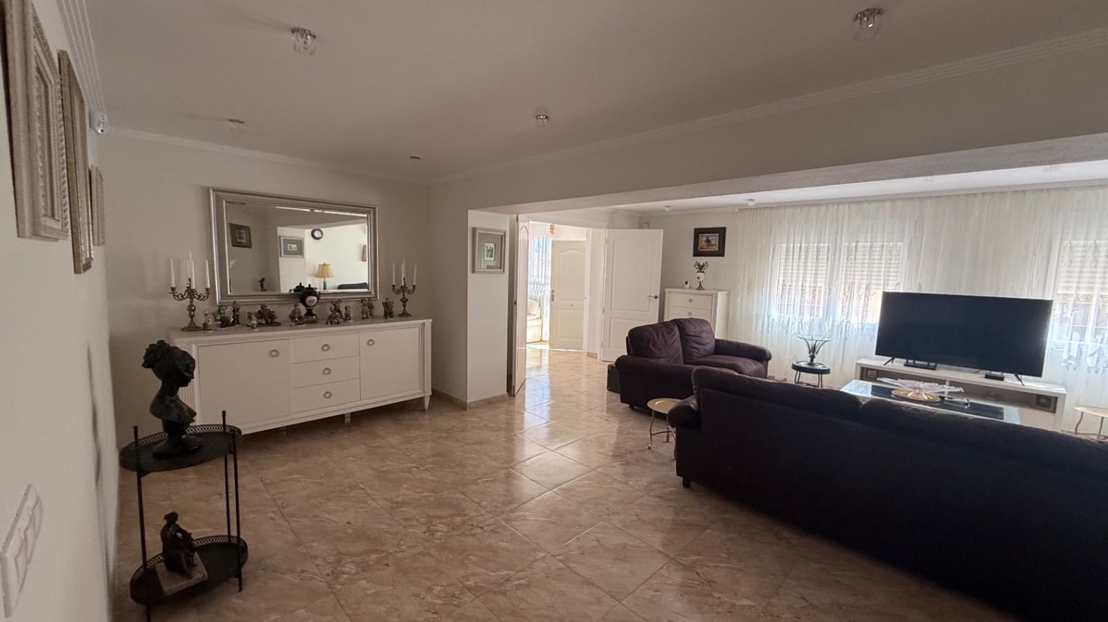 7 sovrum Villa till salu i Torrevieja med pool garage - 930 000 € (Ref: 9133362)