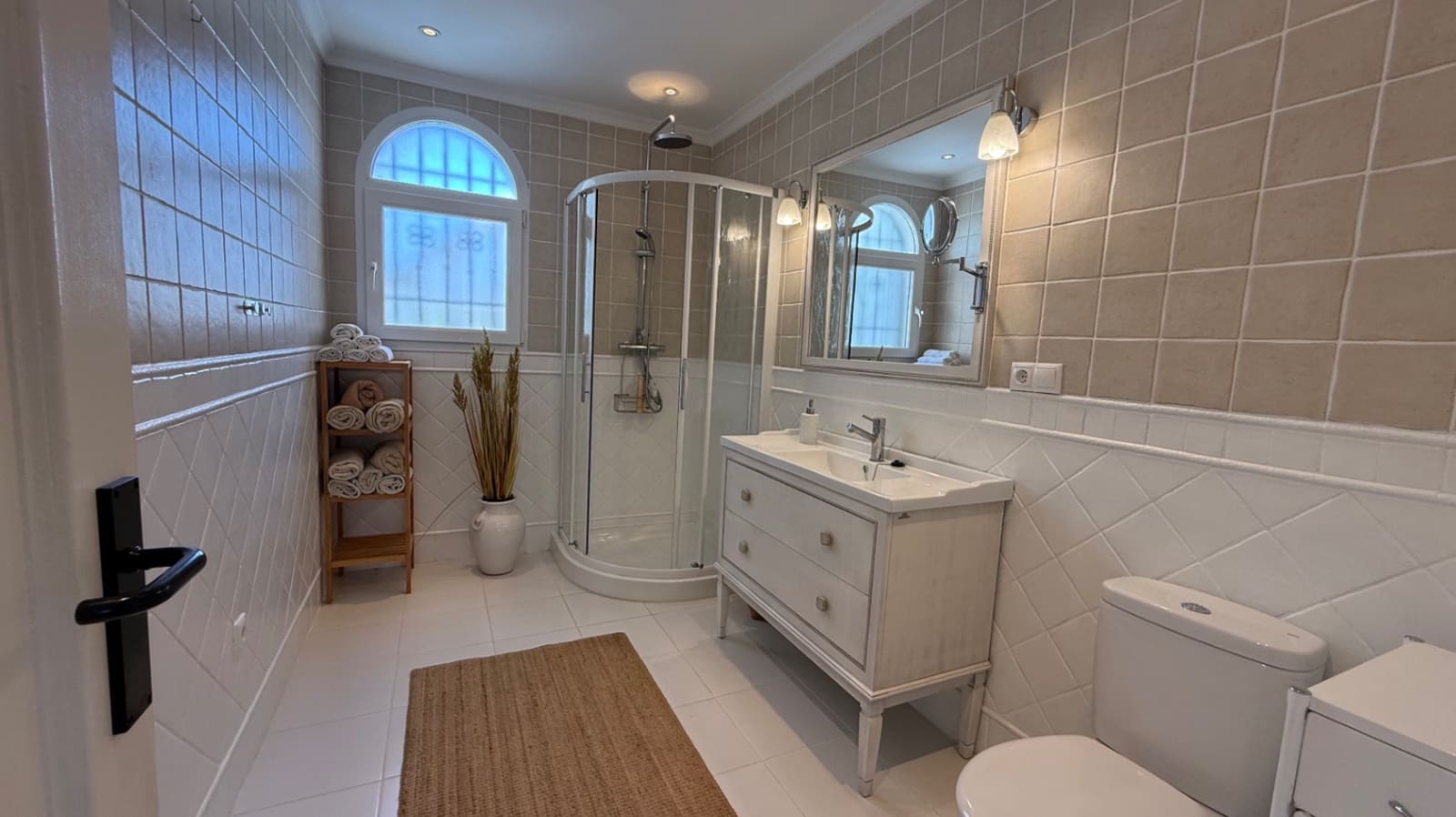 3 sypialnia Willa na sprzedaż w Torrevieja z basenem garażem - 645 000 € (Ref: 9141892)