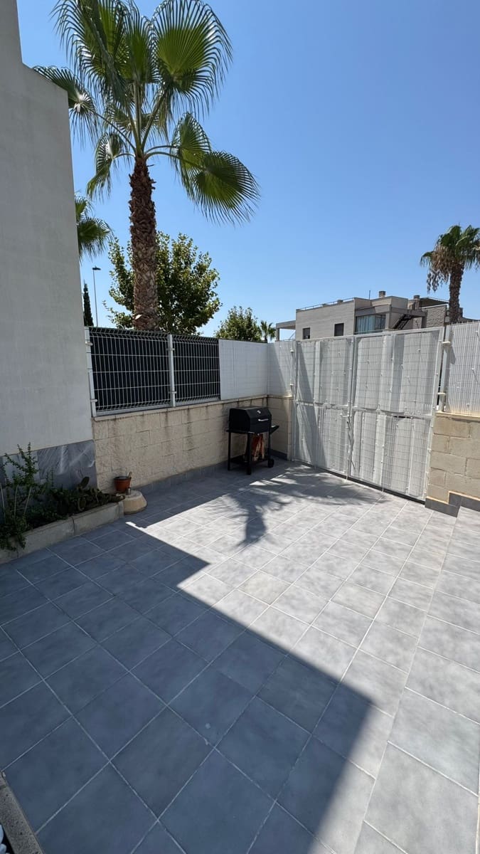 2 soveværelse Rækkehus til salg i Torrevieja med garage - € 240.000 (Ref: 9184642)