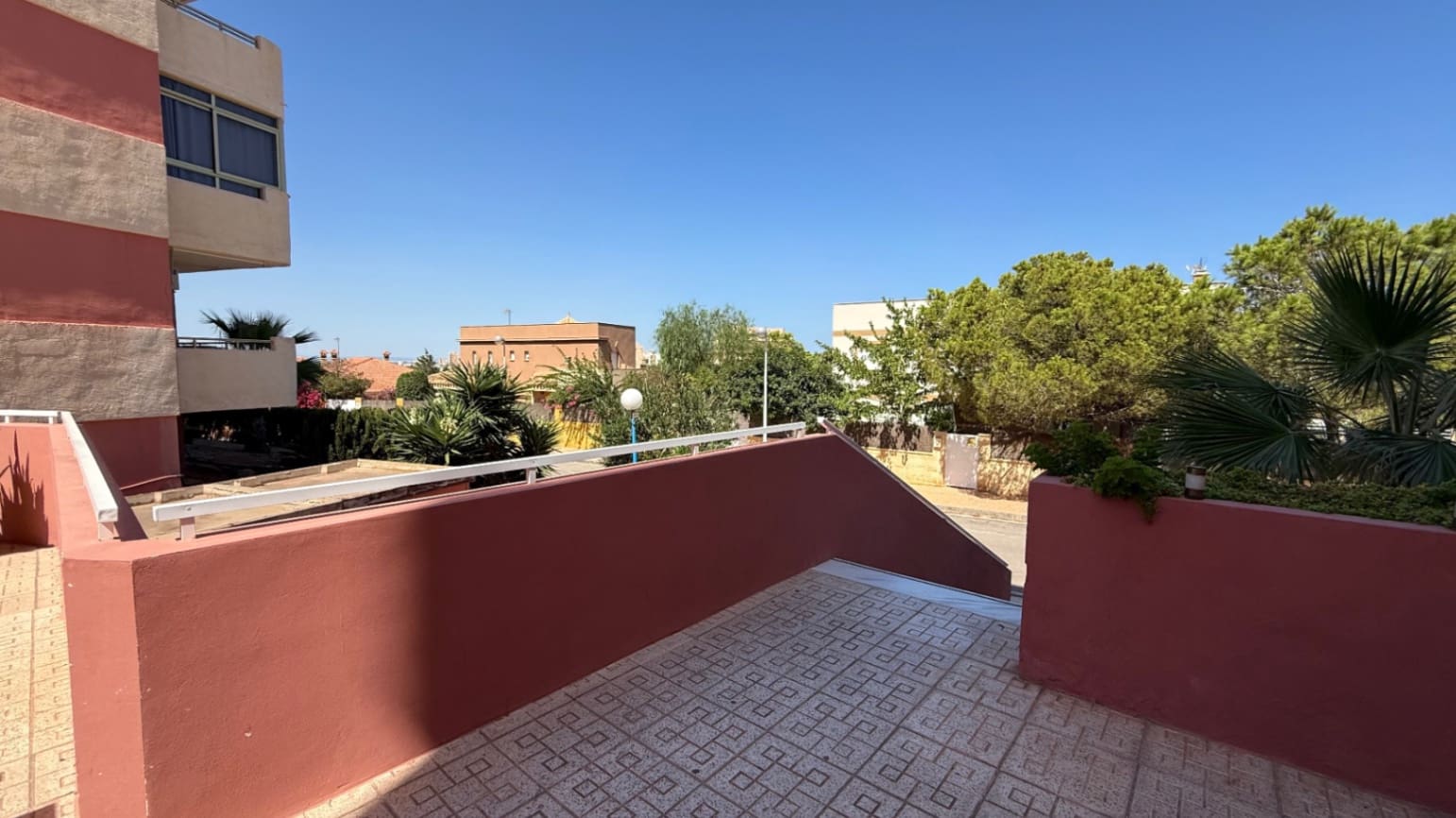 Apartamento de 2 habitaciones en La Manga del Mar Menor en venta con piscina - 167.800 € (Ref: 9231280)