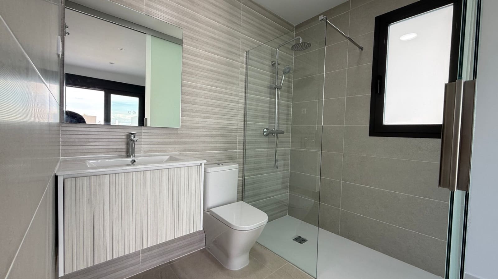 2 slaapkamer Appartement te koop in Torrevieja met zwembad garage - € 305.000 (Ref: 9267577)