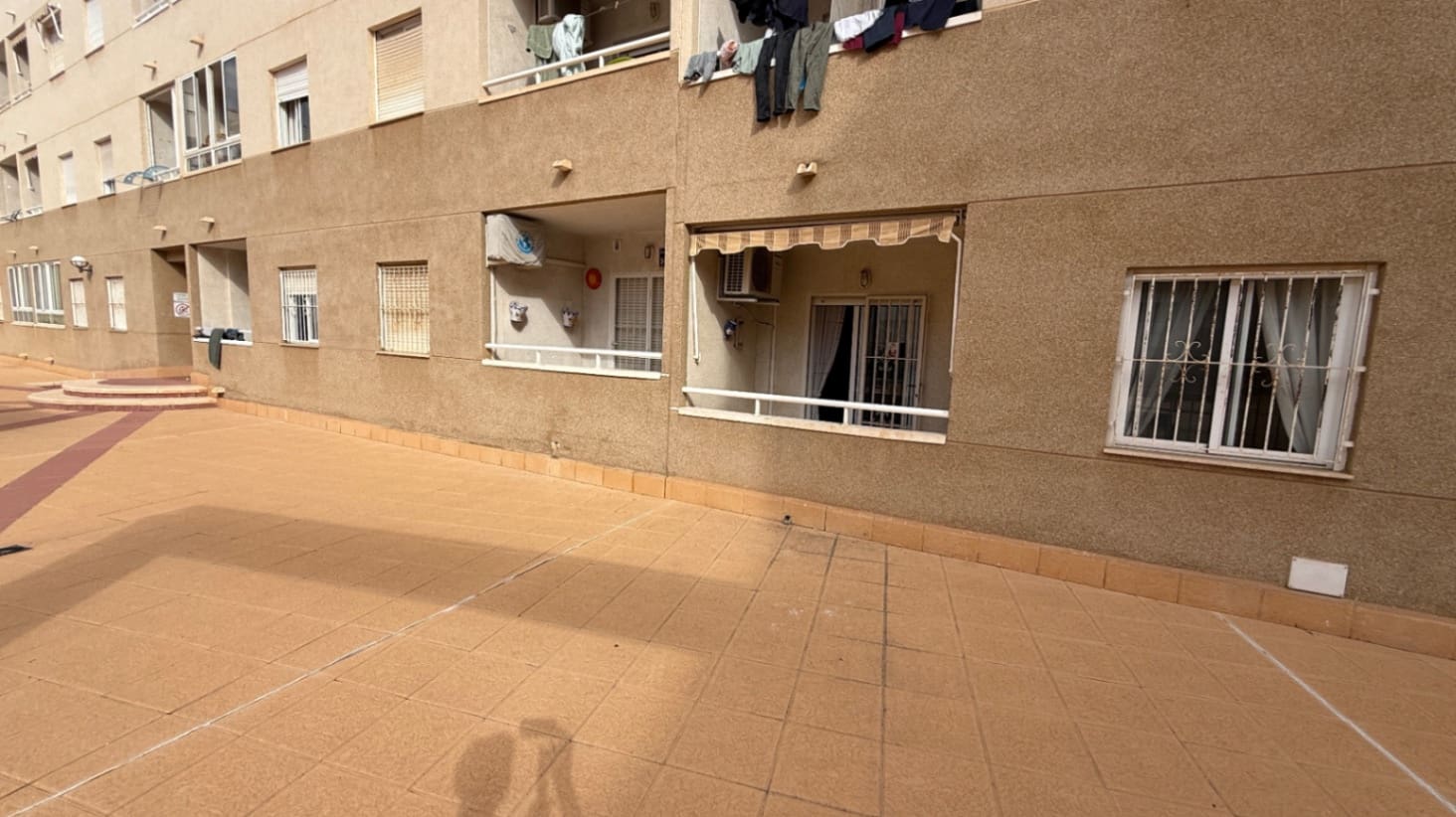 2 sovrum Lägenhet till salu i Torrevieja med pool - 132 000 € (Ref: 9363002)