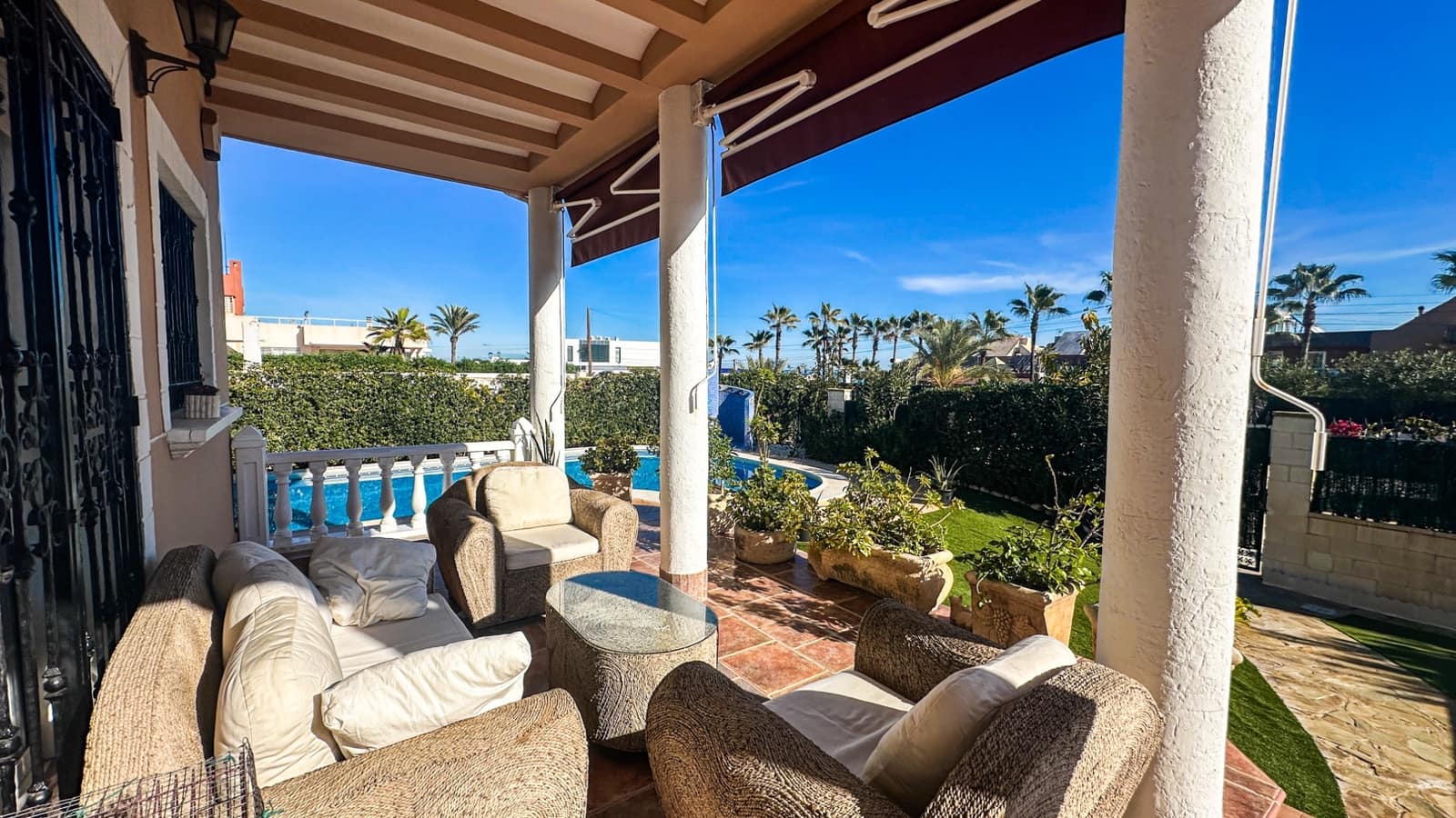 6 bedroom Villa for sale in La Mata with pool garage - € 950,000 (Ref: 9510075)