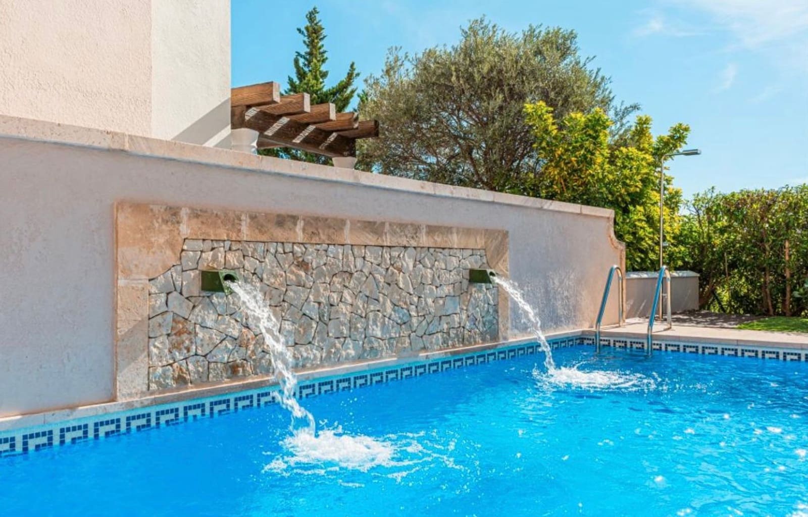 3 bedroom Villa for sale in Santa Ponsa with pool garage - € 1,750,000 (Ref: 9510080)
