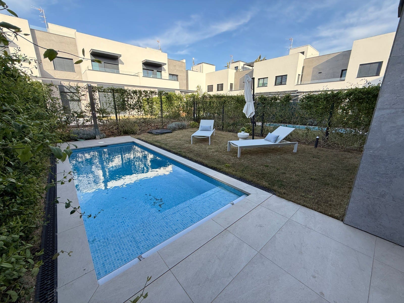 4 soveværelse Semi-Rækkehus til salg i Palma de Mallorca med swimmingpool - € 1.267.000 (Ref: 9510086)