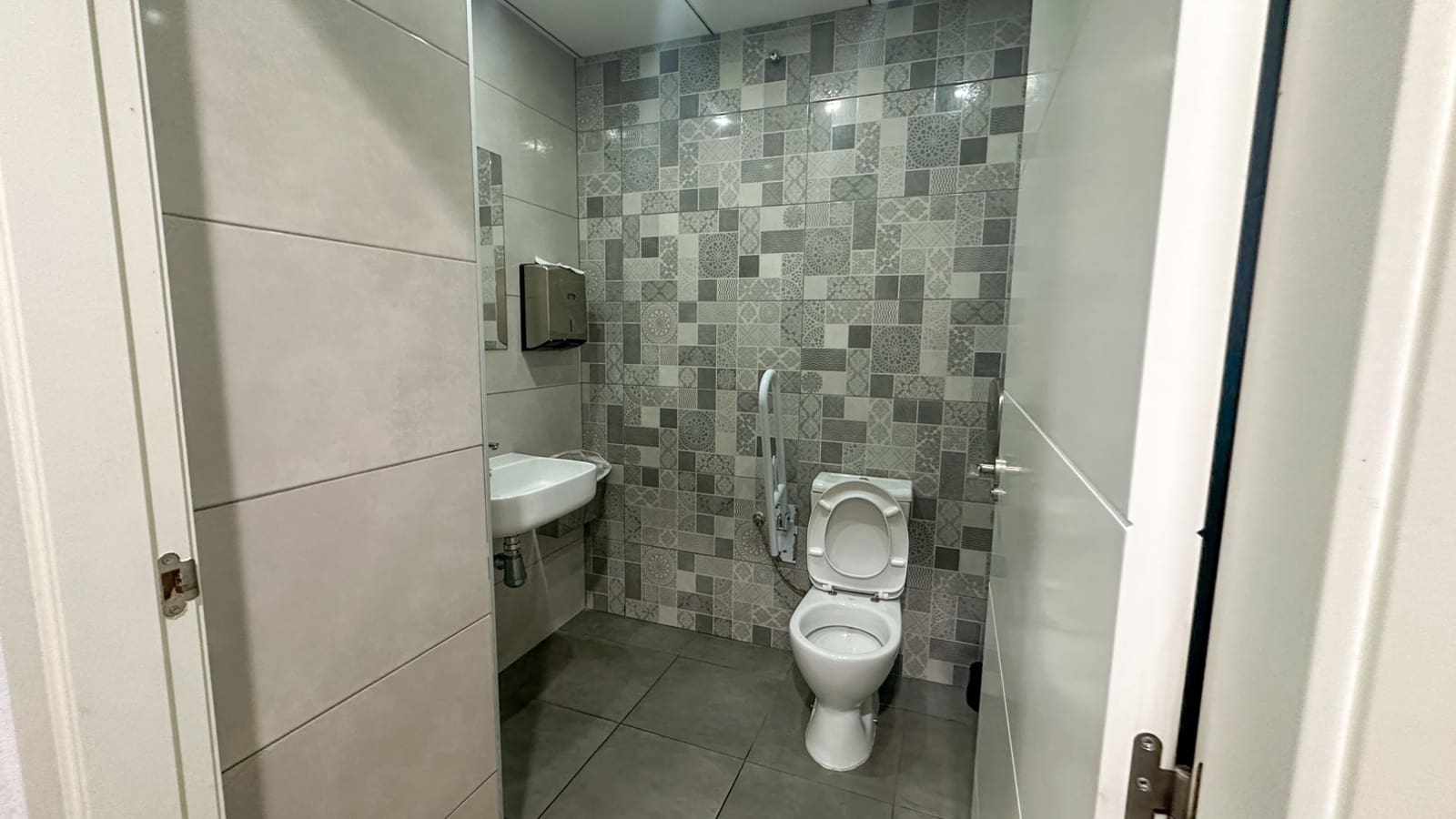 2 soverom Kommersiell til salgs i Torrevieja - € 560 000 (Ref: 9516023)