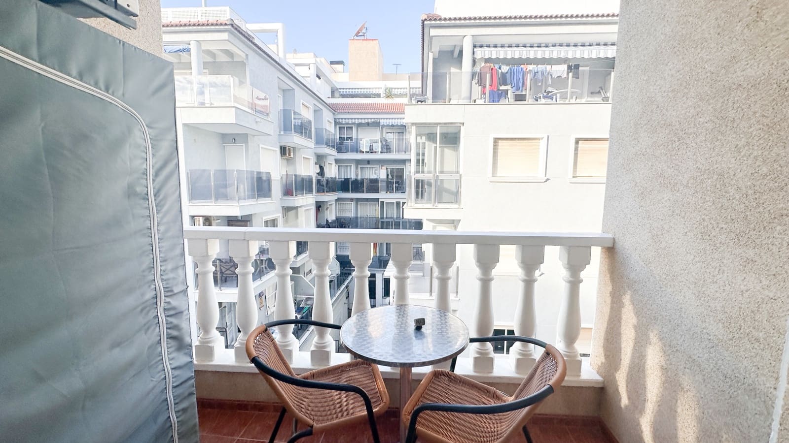 Apartamento de 2 habitaciones en Torrevieja en venta - 125.000 € (Ref: 9521466)
