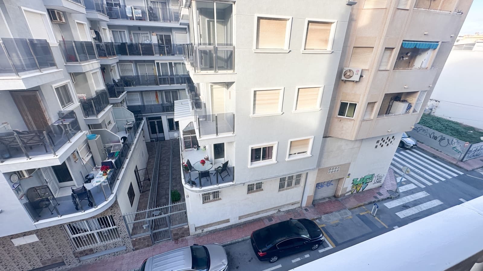 Apartamento de 2 habitaciones en Torrevieja en venta - 125.000 € (Ref: 9521466)