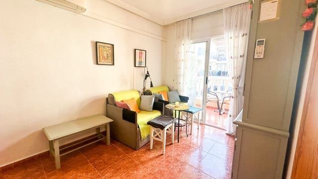Apartamento de 2 habitaciones en Centro, Torrevieja en venta - 125.000 € (Ref: 9521466)