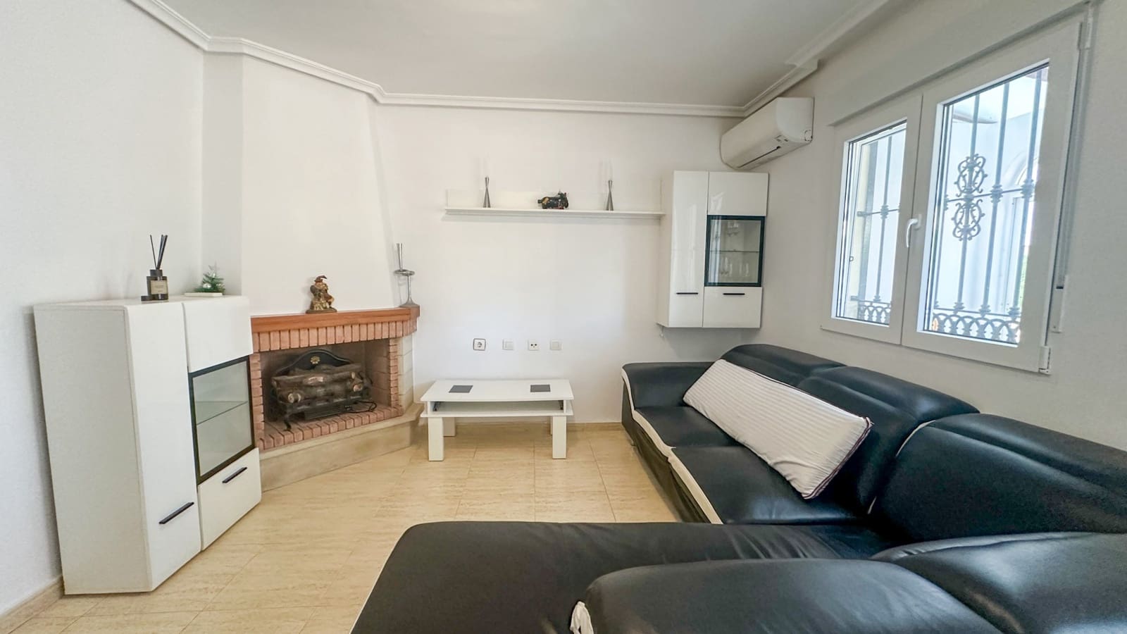 Casa de 2 habitaciones en Torrevieja en venta con piscina garaje - 179.000 € (Ref: 9524784)