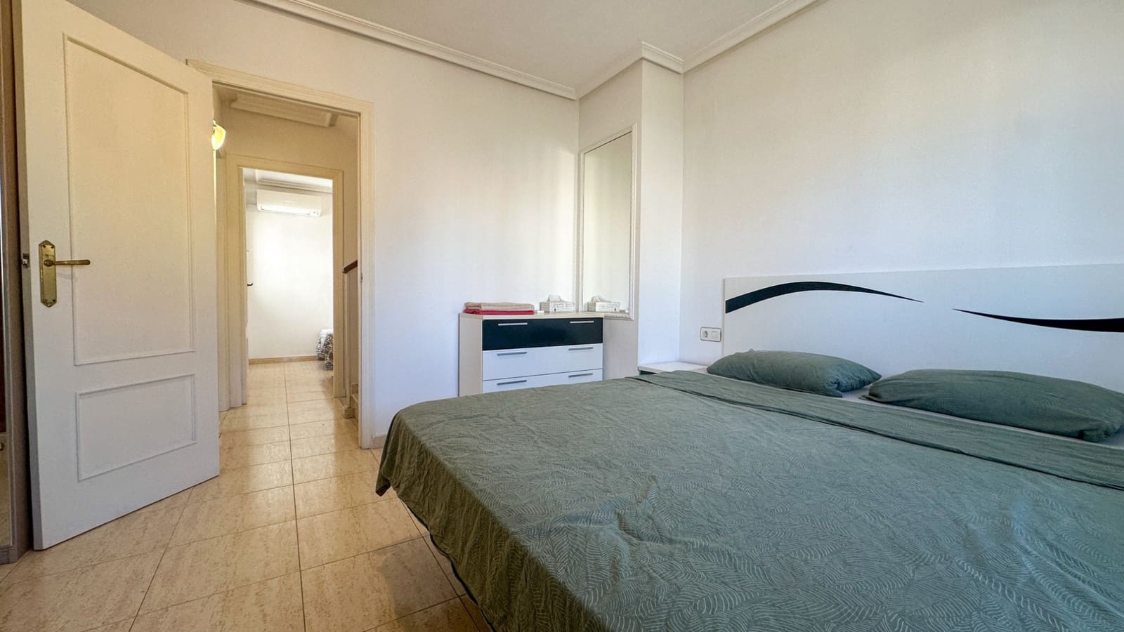 Casa de 2 habitaciones en Torrevieja en venta con piscina garaje - 179.000 € (Ref: 9524784)