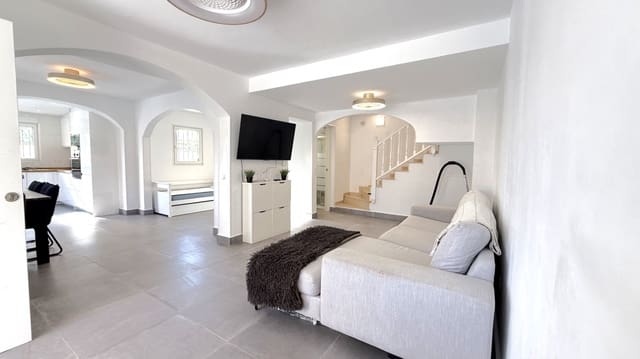 2 quarto Moradia Geminada para venda em Orihuela com piscina - 339 000 € (Ref: 9528765)