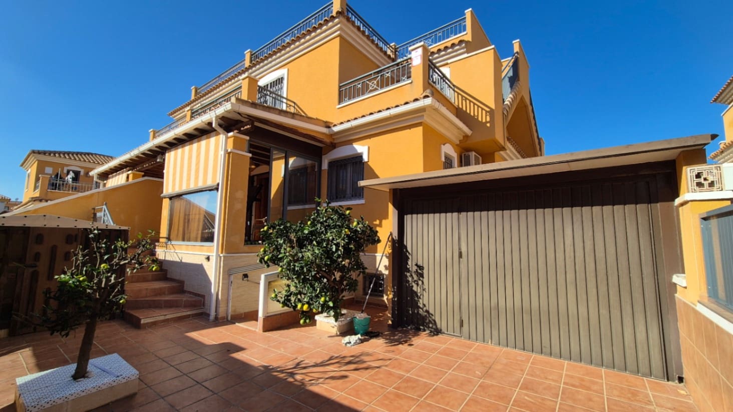 5 soverom Hus til salgs i Torrevieja med svømmebasseng garasje - € 240 000 (Ref: 9528869)