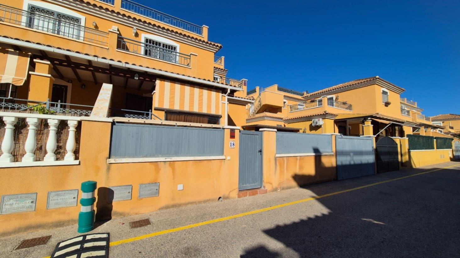 5 soverom Hus til salgs i Torrevieja med svømmebasseng garasje - € 240 000 (Ref: 9528869)